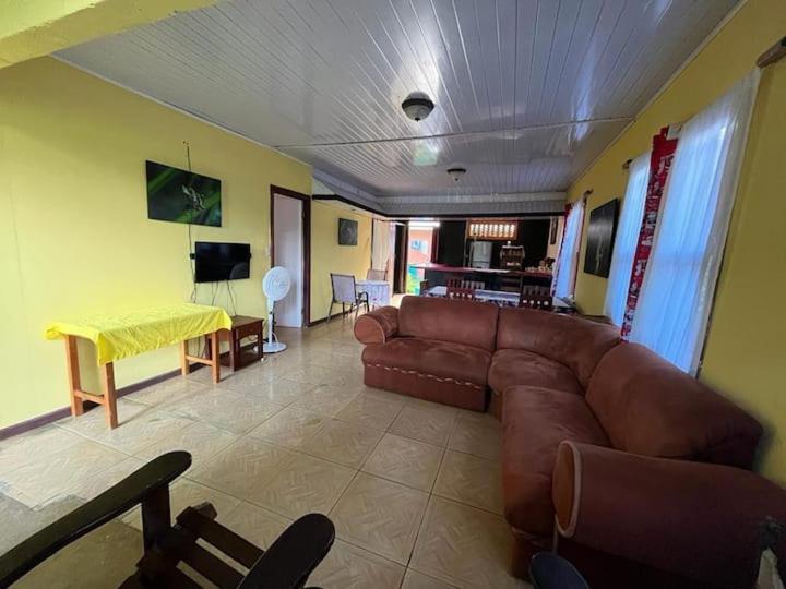 Villa Casa Artavia à Tortuguero Extérieur photo